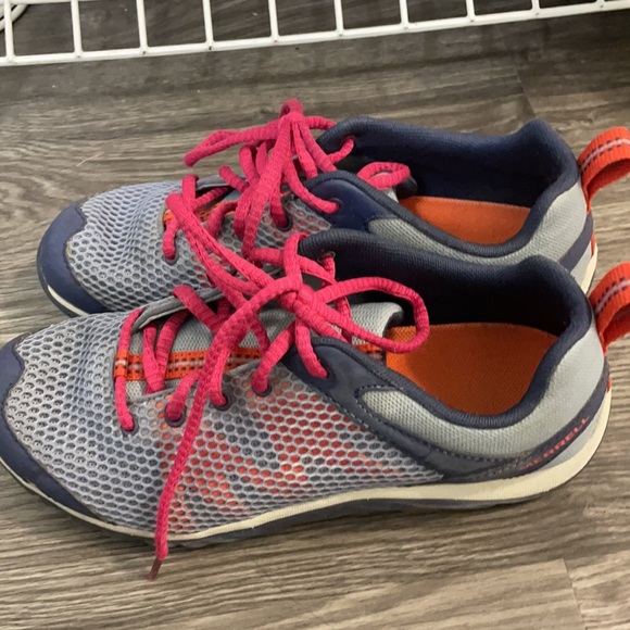Pink and blue sneakers. - Picture 3 of 4